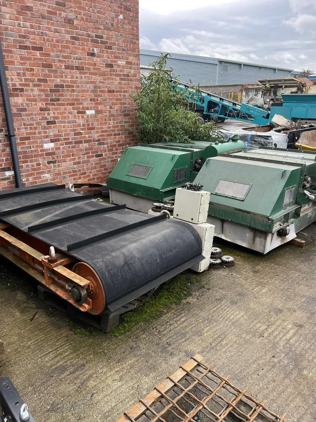 Used overband magnets and a conveyor section