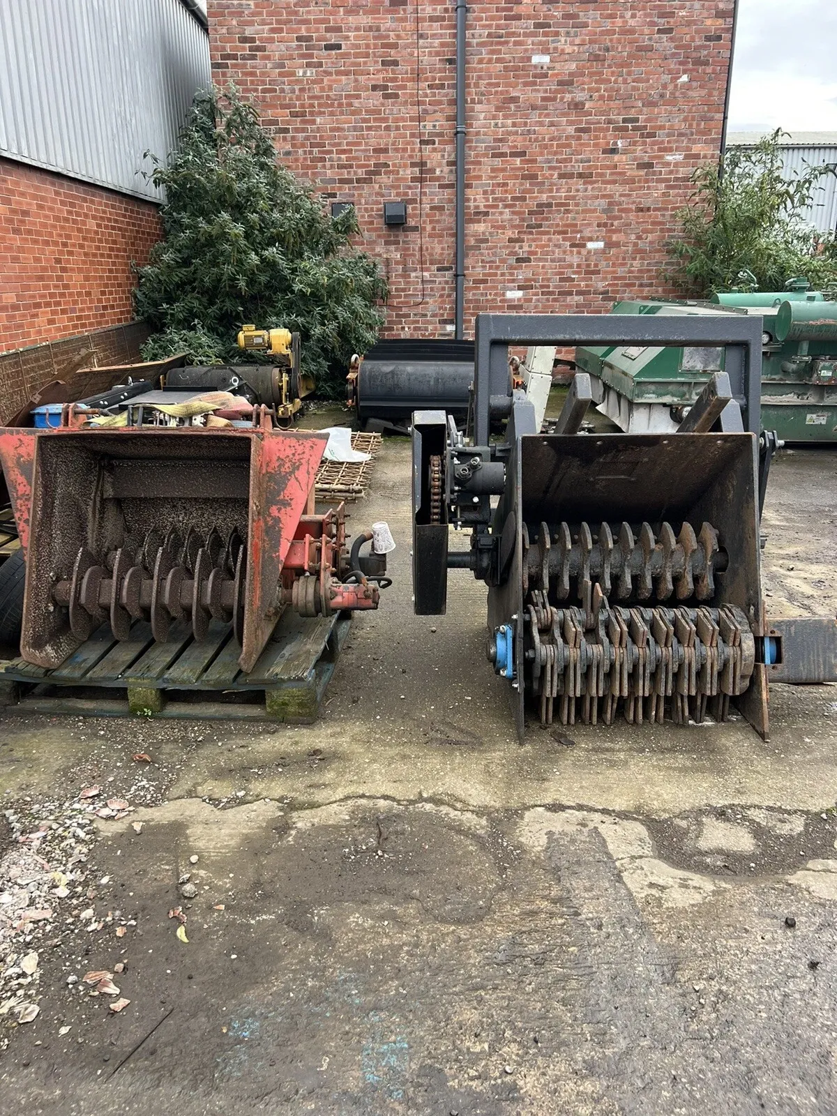 Shredder rotor shafts and housings
